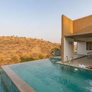 Villa Stayvista's Sage Scenery - Mountain-view With Infinity Pool & Terrace, Udaipur